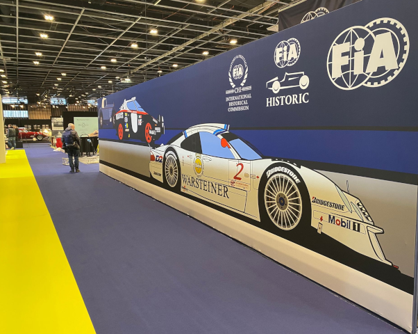 Le stand de la FIA réalisé par Doublet lors du salon Rétromobile