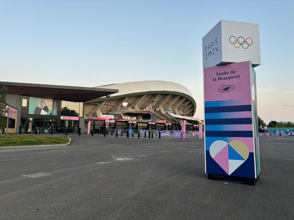 Signaletique de parvis de stade