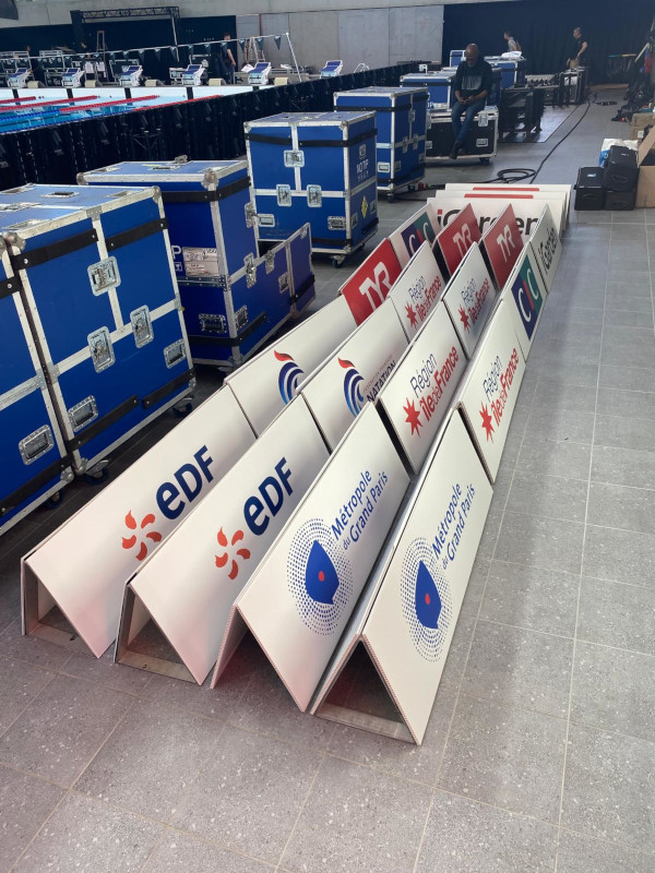 Les barrières publicitaires réalisées pour le Giant de Natation 2026