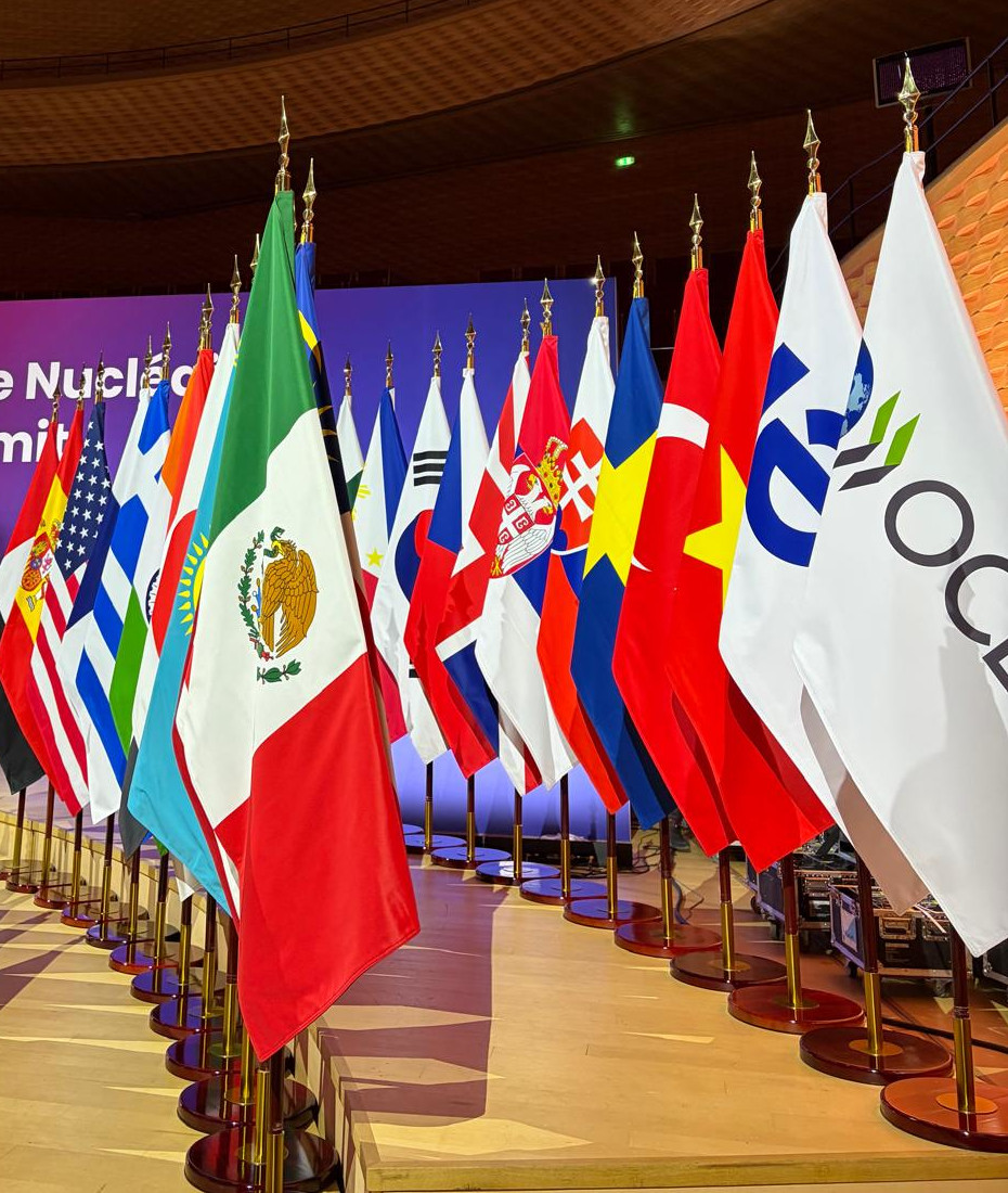 Drapeaux officiels de différentes nations Drapeaux officiels de différentes nations pour la convention du G7 de mars 2026 en France