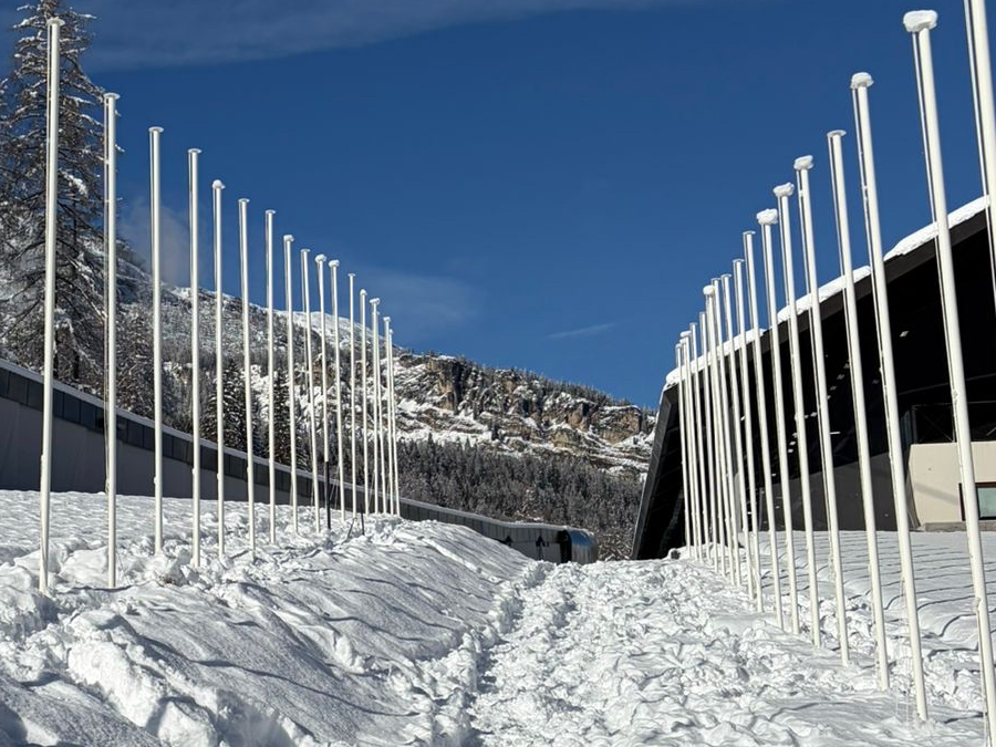 La pose des mats par Doublet lors des Jeux Olympiques de Milan Cortina