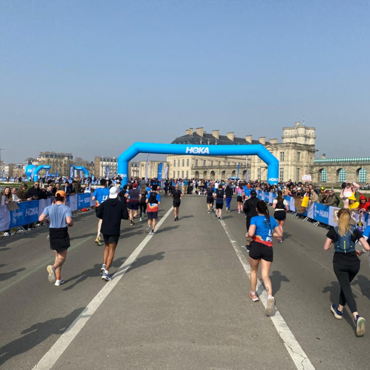 Le balisage du parcours du semi-marathon de Paris 2026