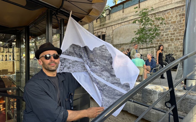 L'oeuvre de JR sur le Pont-Neuf à Paris