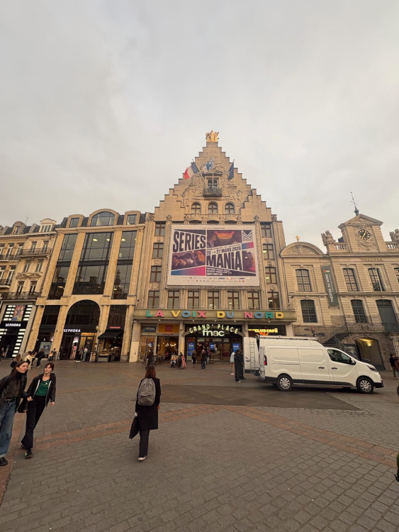 Le cadre monumental Series Mania, installé sur la Grand'Place de Lille Le cadre monumental Series Mania, installé sur la Grand'Place de Lille