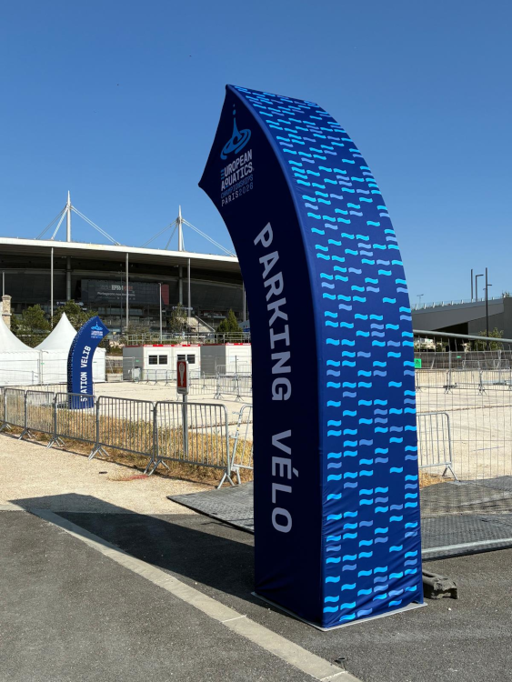 Totem et signaletique de wayfinding pour les championnats d'europe de natation 2026 Totem et signaletique de wayfinding pour les championnats d'europe de natation