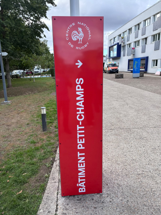 Le wayfinding au centre d'entrainement de Marcoussis installé par Doublet Le wayfinding au centre d'entrainement de Marcoussis installé par Doublet