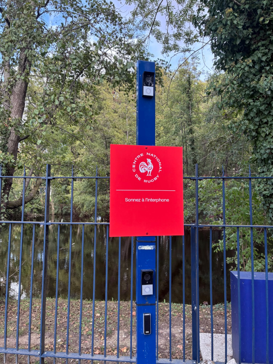 Les panneaux de la signalétique du centre de Marcoussis Les panneaux de la signalétique du centre de Marcoussis