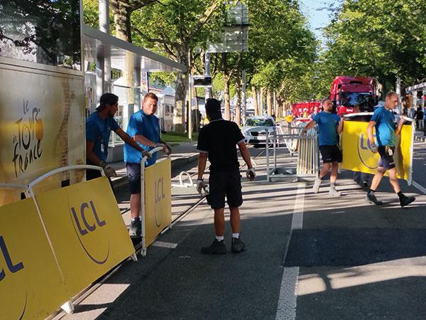 Installation des barriéres inclinées par les équipiers Doublet Installation des barriéres inclinées par les équipiers Doublet