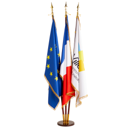 3 drapeaux à franges sur socle