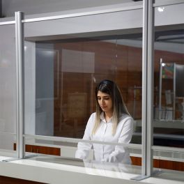 Vitre de protection Plexiglas en situation
