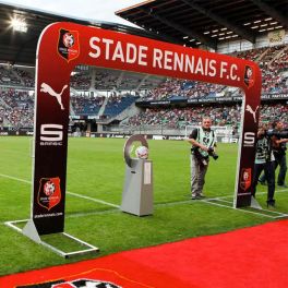 arche d'entrée des joueurs du stade rennais