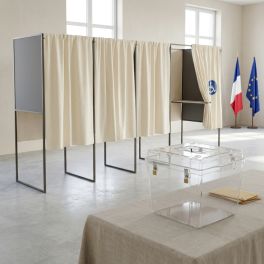 Lot isoloir et urne pour mise en place de bureau de vote electoral