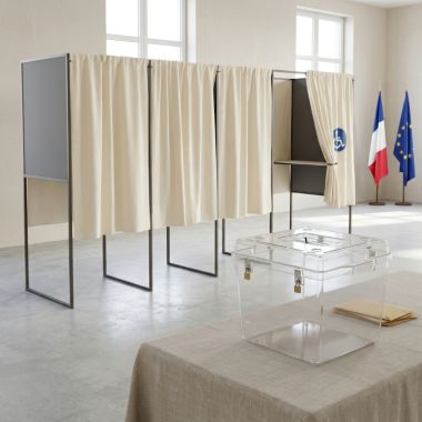 Lot isoloir et urne pour mise en place de bureau de vote electoral