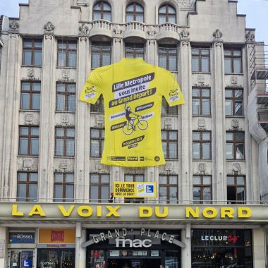 maillot geant pour le passage du tour de france