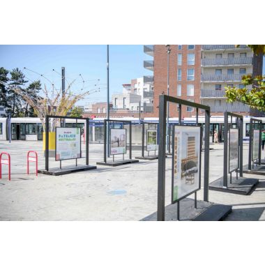 Totem d'exposition personnalisable