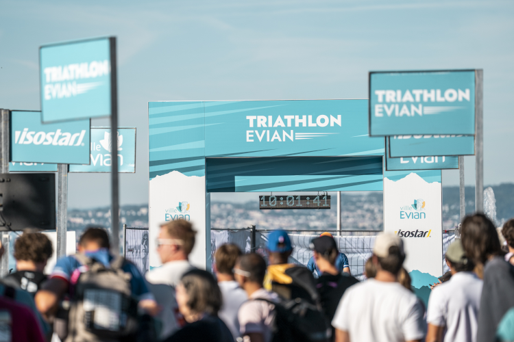 Arche d'arrivée au triathlon d'Evian Arche d'arrivée au triathlon d'Evian