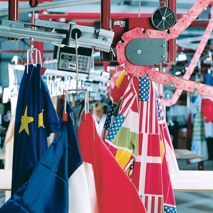 Louez vos mâts et drapeaux pour vos événements Fabrication de drapeaux prestige dans les ateliers DOUBLET