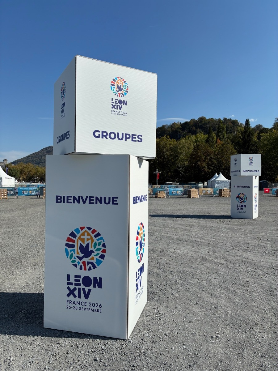 Totem d'accueil mobile pour guider les visiteurs Totem d'accueil mobile pour guider les visiteurs