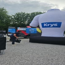 Maillot gonflable géant personnalisé : pourquoi est-ce le support incontournable des courses cyclistes ?