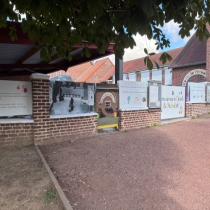 Panneaux d'habillage personnalisés pour une école : comment Lorgies a transformé ses murs en espace de vie