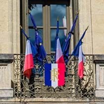 Comment mettre les drapeaux en berne ?