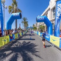 Comment habiller un parcours de triathlon de plusieurs centaines de mètres avec des banderoles XXL personnalisées ?