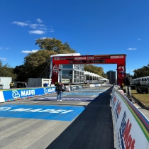 Comment gérer le branding et la signalétique au sol d’une course cycliste ? Le cas des championnats du monde