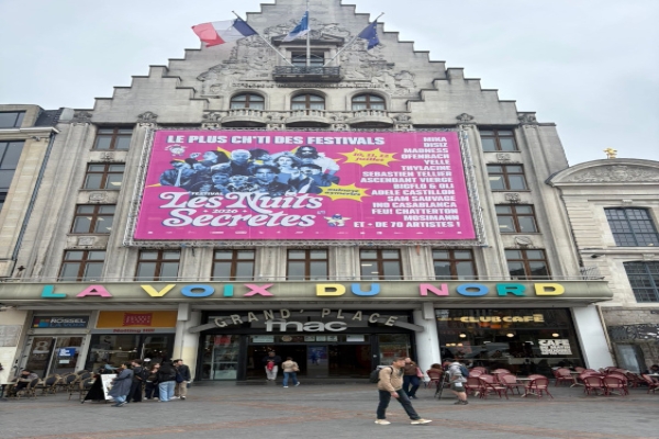 Affichage publicitaire monumental : comment transformer la façade d'un bâtiment en support de communication permanent ?