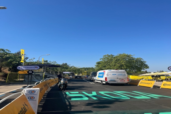 Tour de France 2026 : dans les coulisses de l'installation avec Doublet, Partenaire Technique Officiel