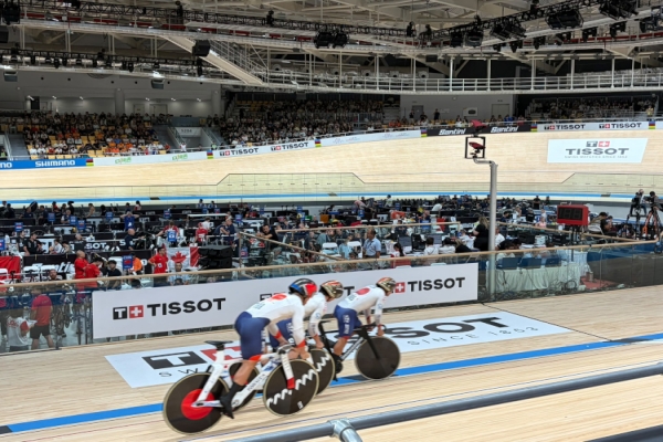 Stickers sponsors sur piste de vélodrome : le savoir-faire technique derrière les championnats du monde de cyclisme sur piste