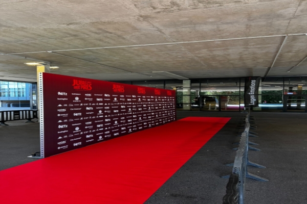 Le jubilé de Robert Pires au stade Saint-Symphorien : photocall et tapis de cérémonie
