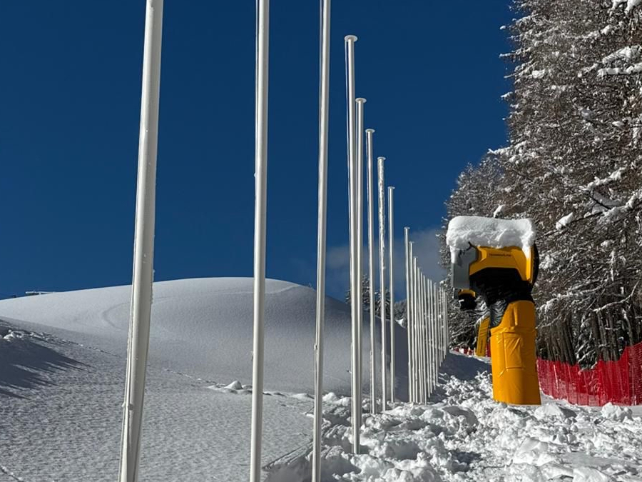 Installation mat pour drapeaux en conditions difficiles
