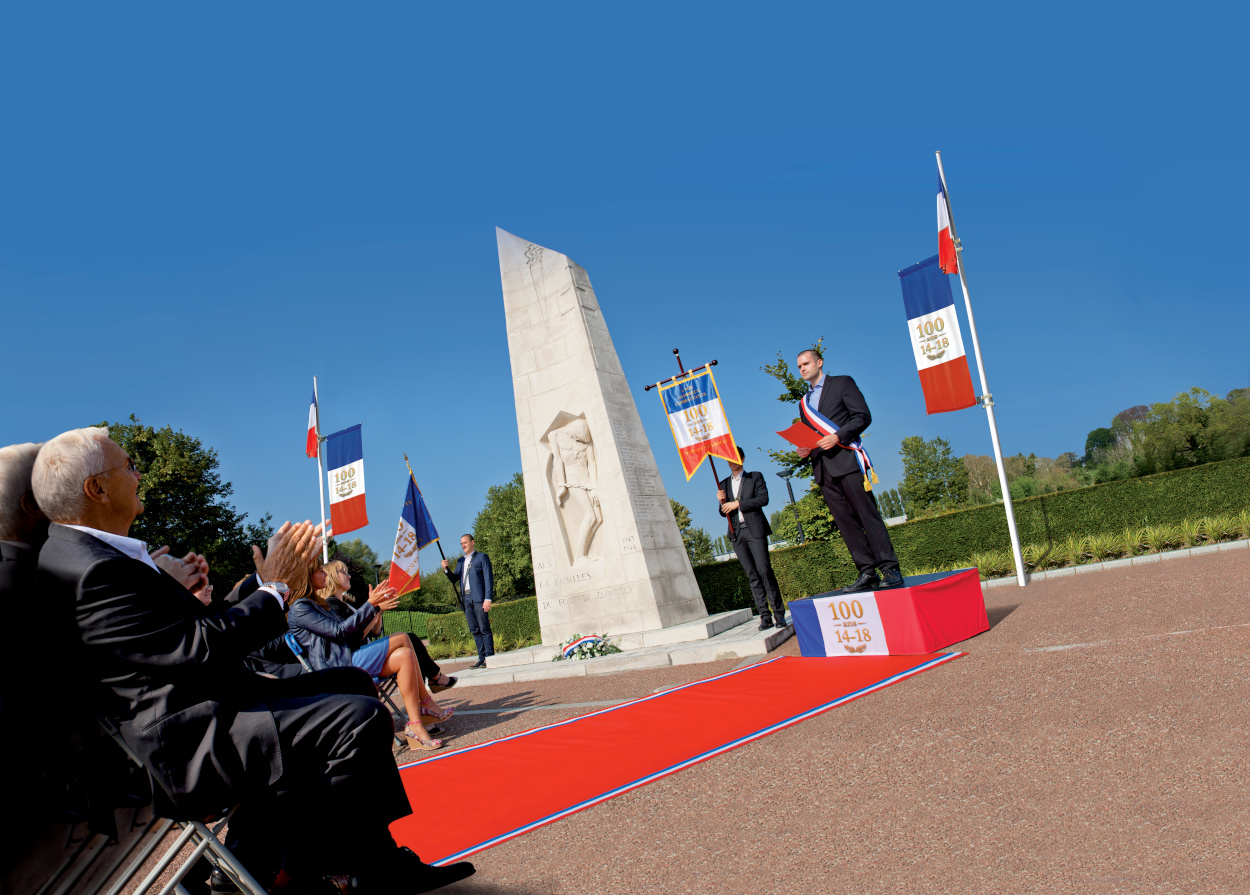 Cérémonie du centenaire avec les écharpes tricolors officielles