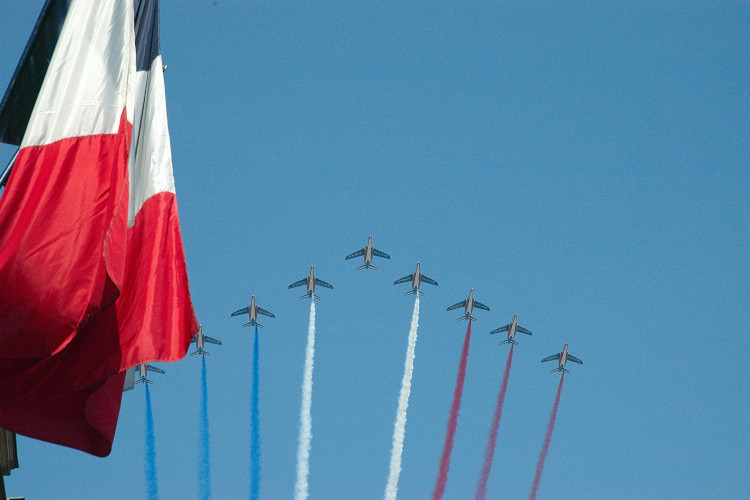 14 Juillet Drapeaux et Patrouille de France 14 Juillet Drapeaux et Patrouille de France